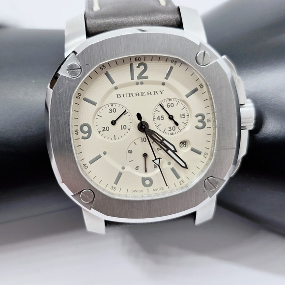 〽️ Burberry 〽️ Classic BBY1101 Chronograph Watch - Picture 7 of 11